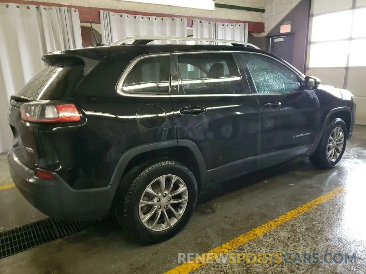 3 Photograph of a damaged car 1C4PJMLB5KD259045 JEEP GRAND CHER 2019