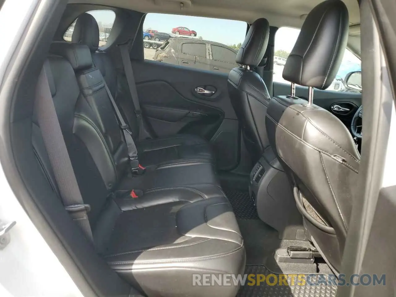 11 Photograph of a damaged car 1C4PJMLB5KD294586 JEEP GRAND CHER 2019