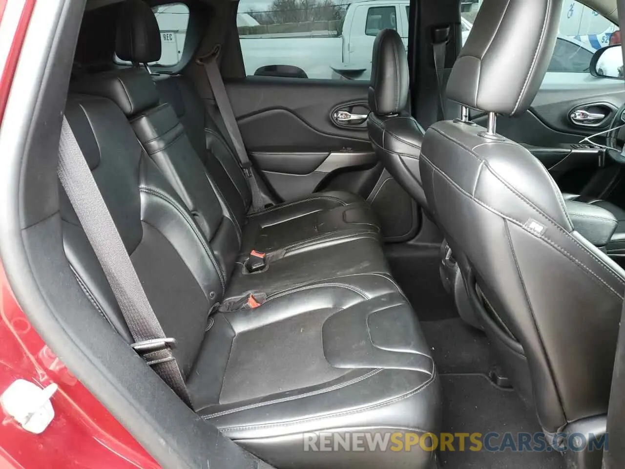 11 Photograph of a damaged car 1C4PJMLB5KD330664 JEEP GRAND CHER 2019
