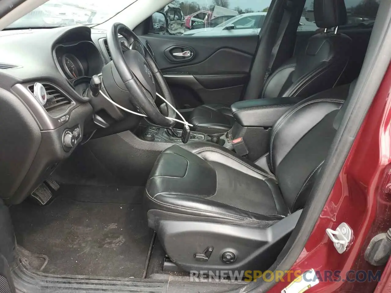 7 Photograph of a damaged car 1C4PJMLB5KD330664 JEEP GRAND CHER 2019