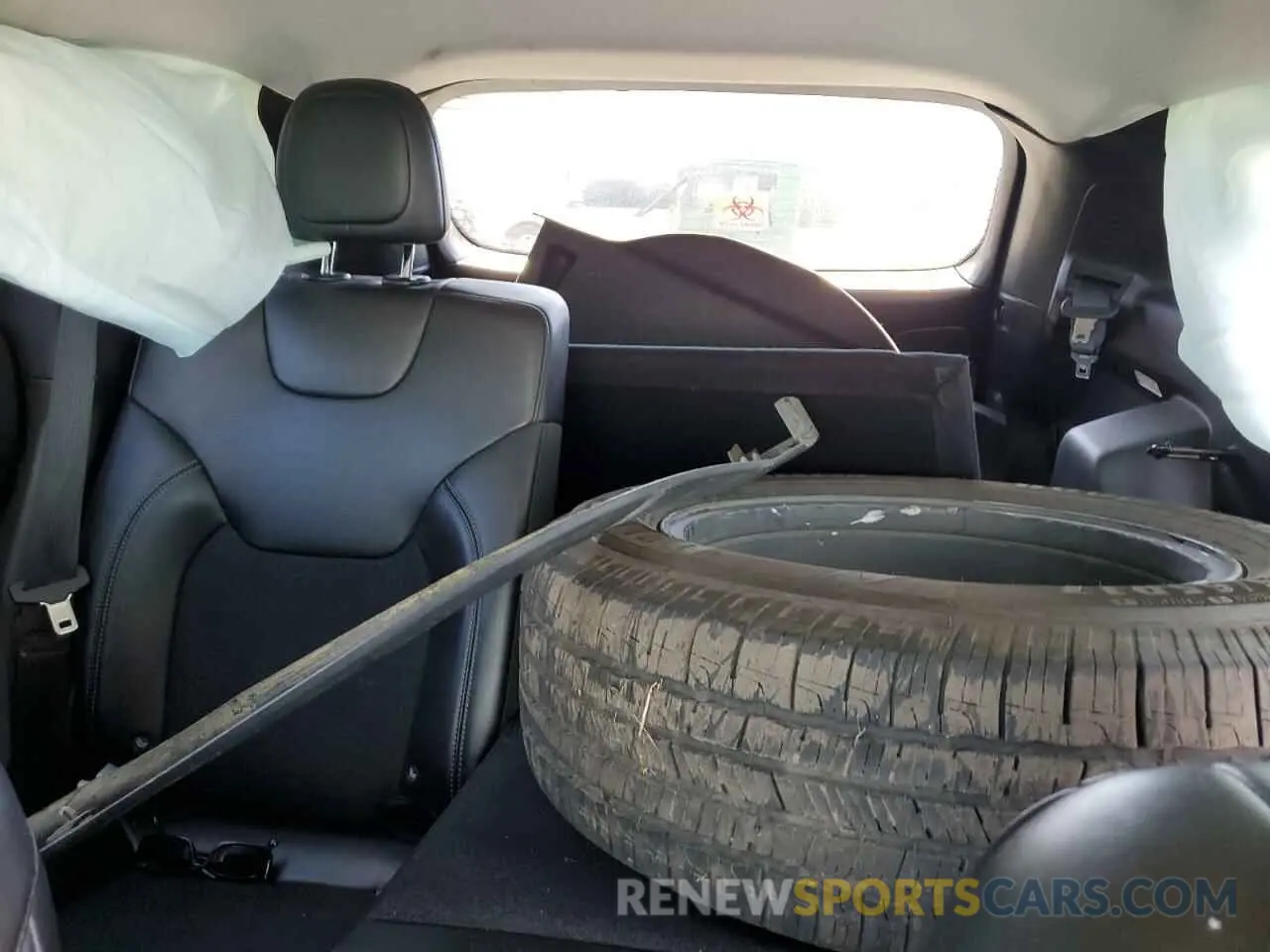 10 Photograph of a damaged car 1C4PJMLB7KD194683 JEEP GRAND CHER 2019