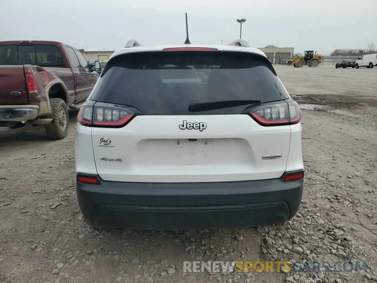 6 Photograph of a damaged car 1C4PJMLB8KD140938 JEEP GRAND CHER 2019