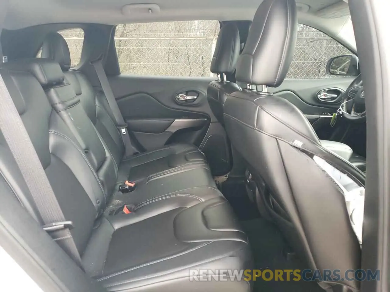 11 Photograph of a damaged car 1C4PJMLB8KD397338 JEEP GRAND CHER 2019