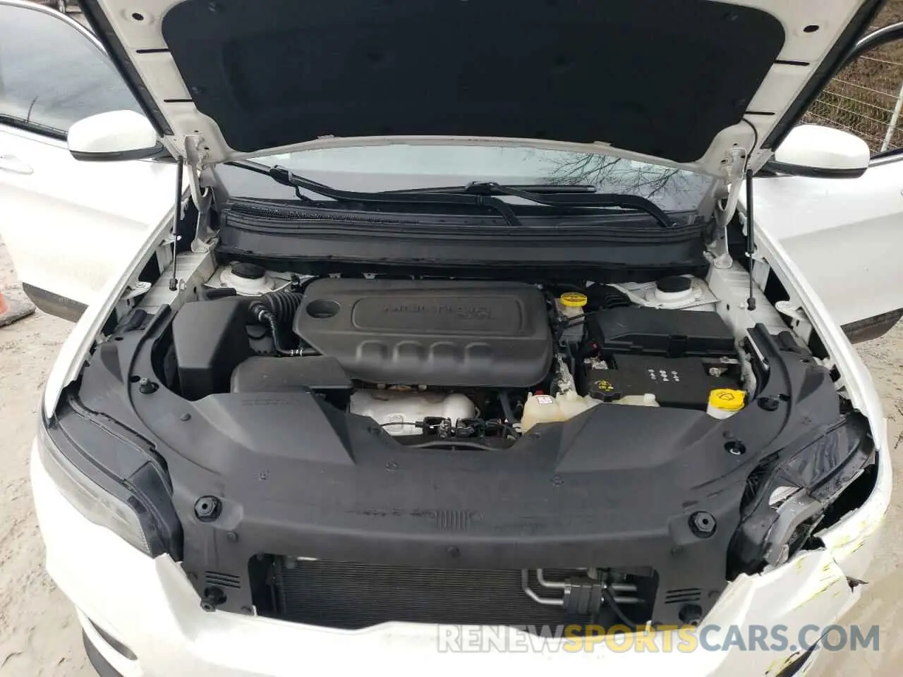13 Photograph of a damaged car 1C4PJMLB8KD397338 JEEP GRAND CHER 2019