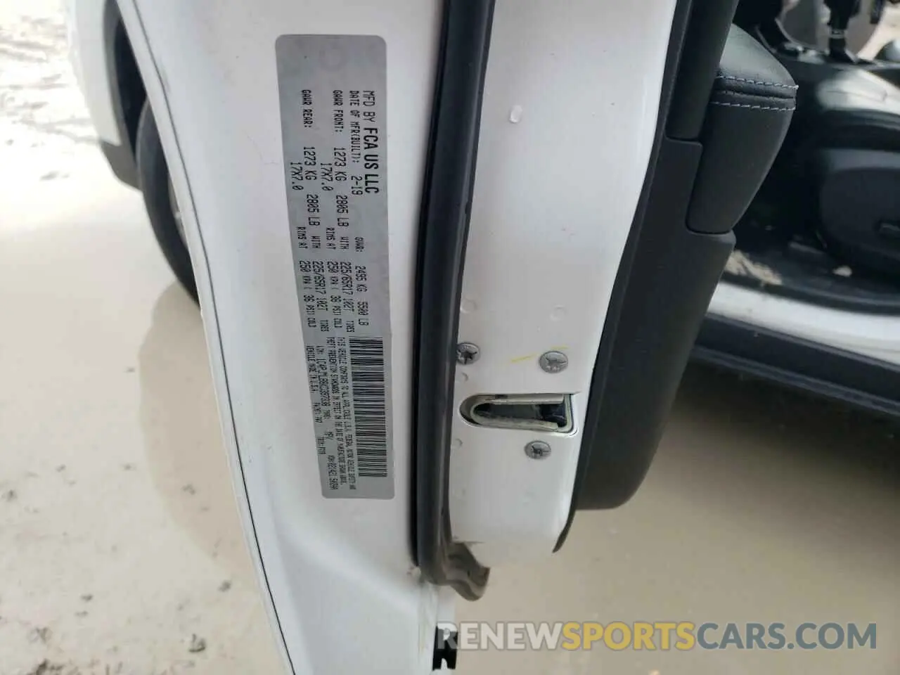15 Photograph of a damaged car 1C4PJMLB8KD397338 JEEP GRAND CHER 2019