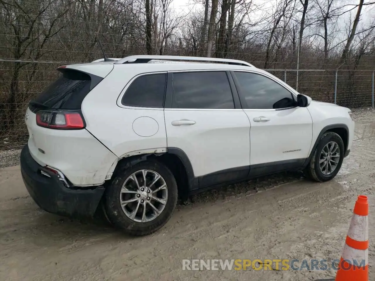 3 Photograph of a damaged car 1C4PJMLB8KD397338 JEEP GRAND CHER 2019