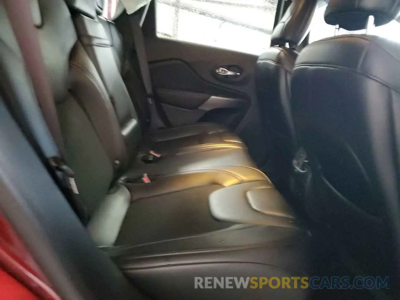 11 Photograph of a damaged car 1C4PJMLB9KD194037 JEEP GRAND CHER 2019
