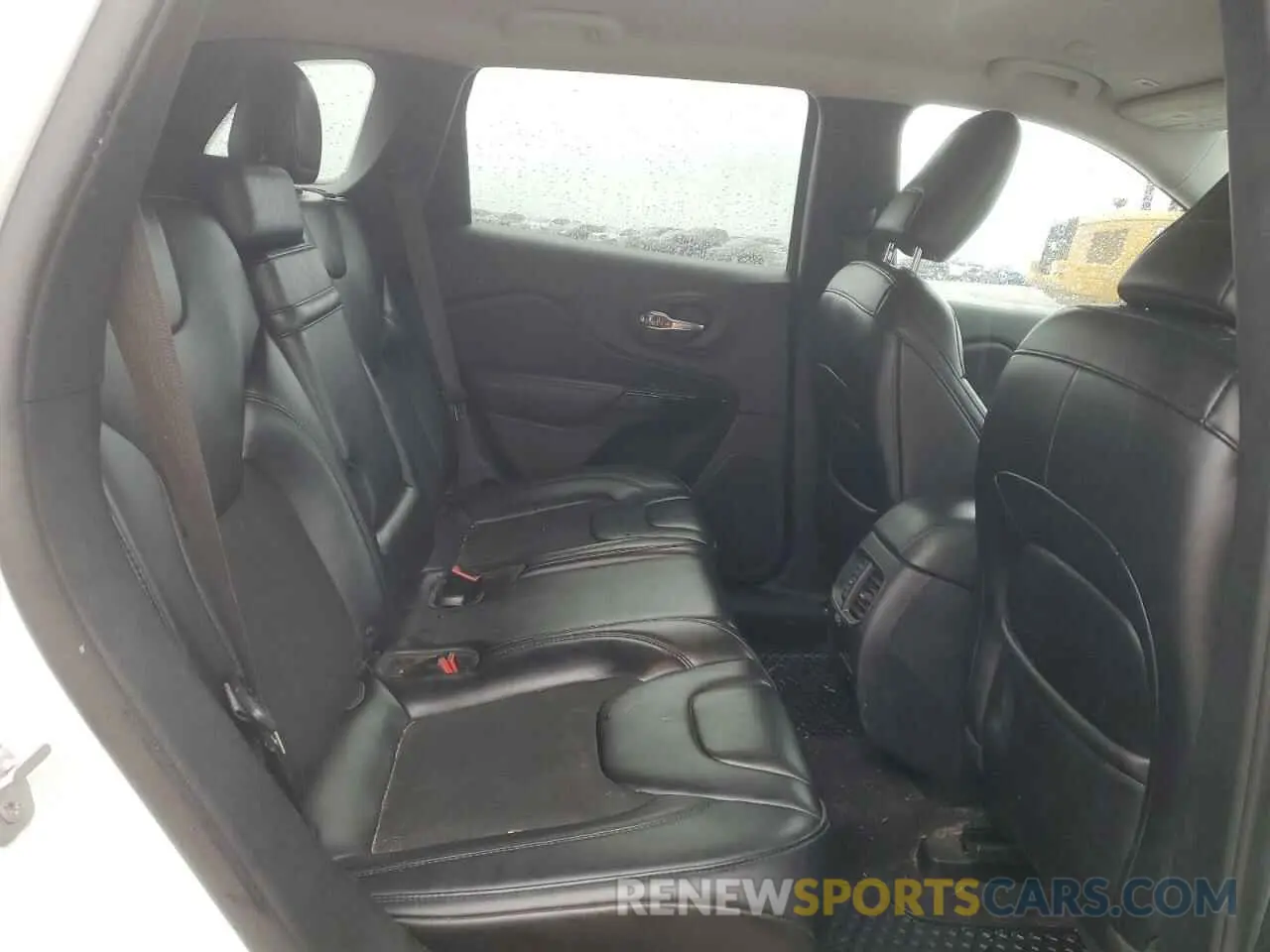 11 Photograph of a damaged car 1C4PJMLN7KD360534 JEEP GRAND CHER 2019