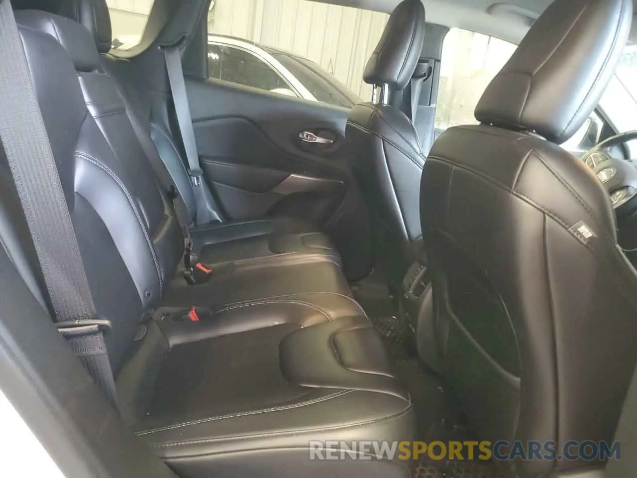 11 Photograph of a damaged car 1C4PJMLN8KD386205 JEEP GRAND CHER 2019