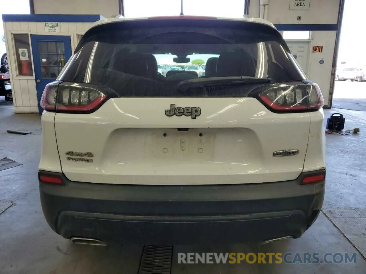 6 Photograph of a damaged car 1C4PJMLX3KD127574 JEEP GRAND CHER 2019