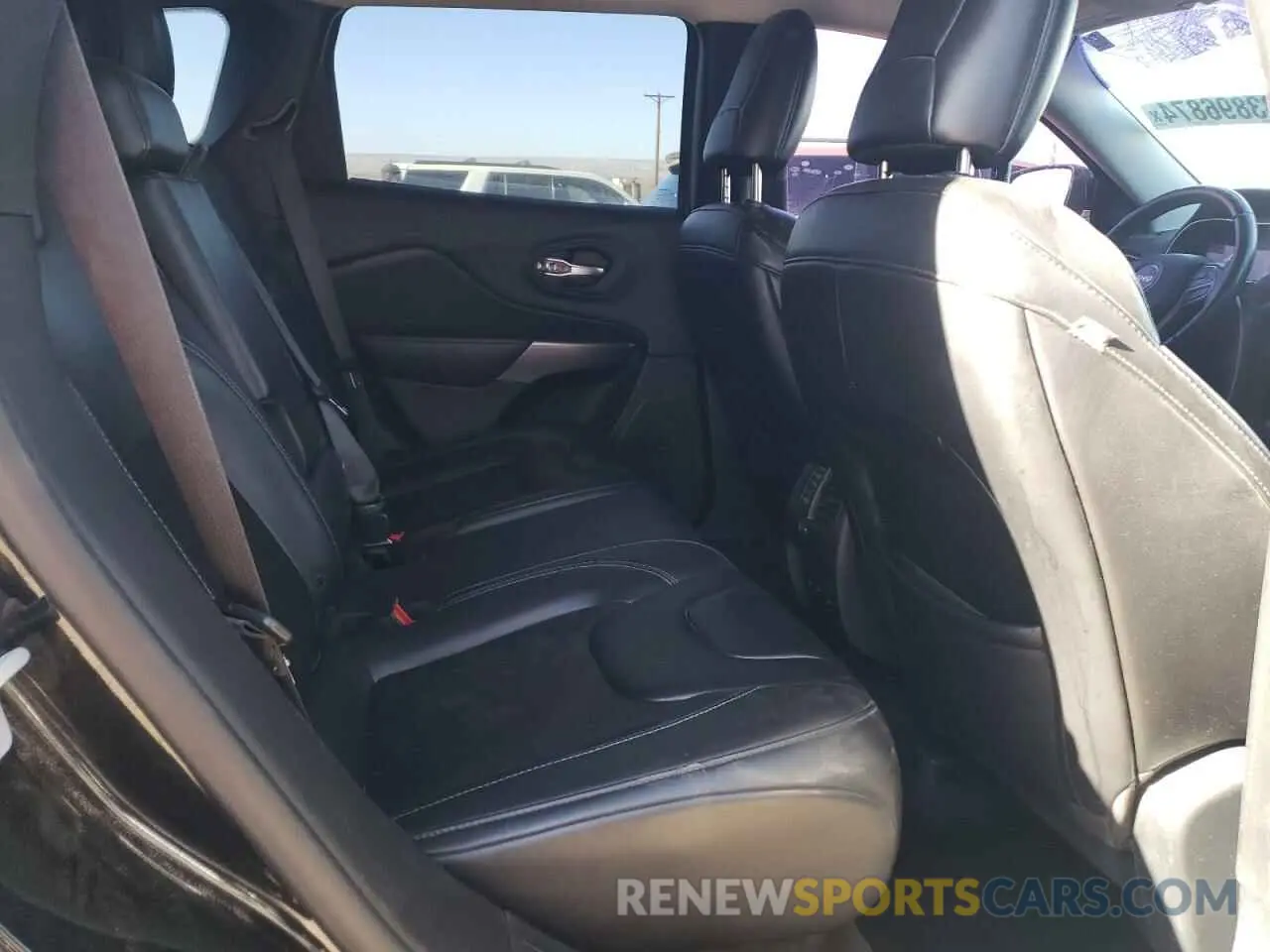 10 Photograph of a damaged car 1C4PJMLX3KD408306 JEEP GRAND CHER 2019