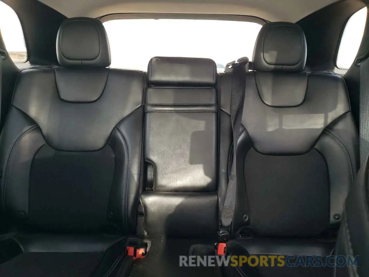 10 Photograph of a damaged car 1C4PJMLX5KD331230 JEEP GRAND CHER 2019