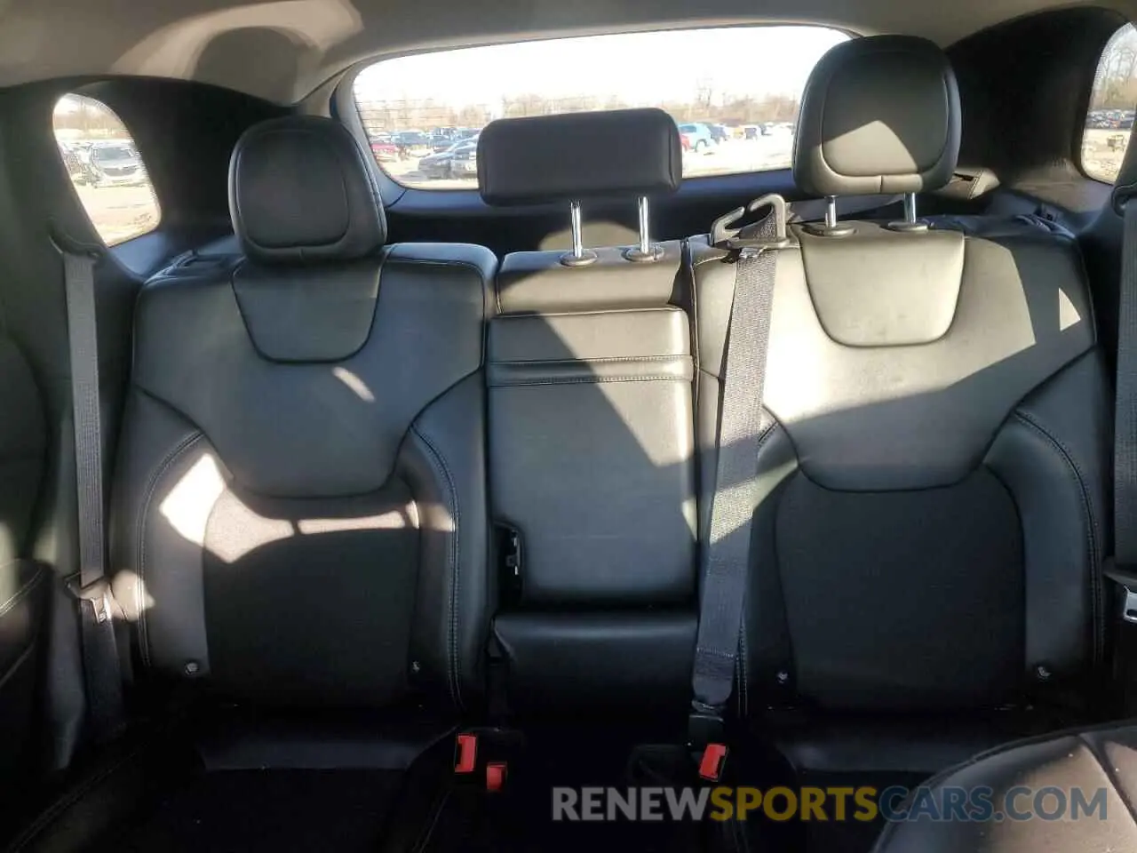 10 Photograph of a damaged car 1C4PJMLX6KD106539 JEEP GRAND CHER 2019