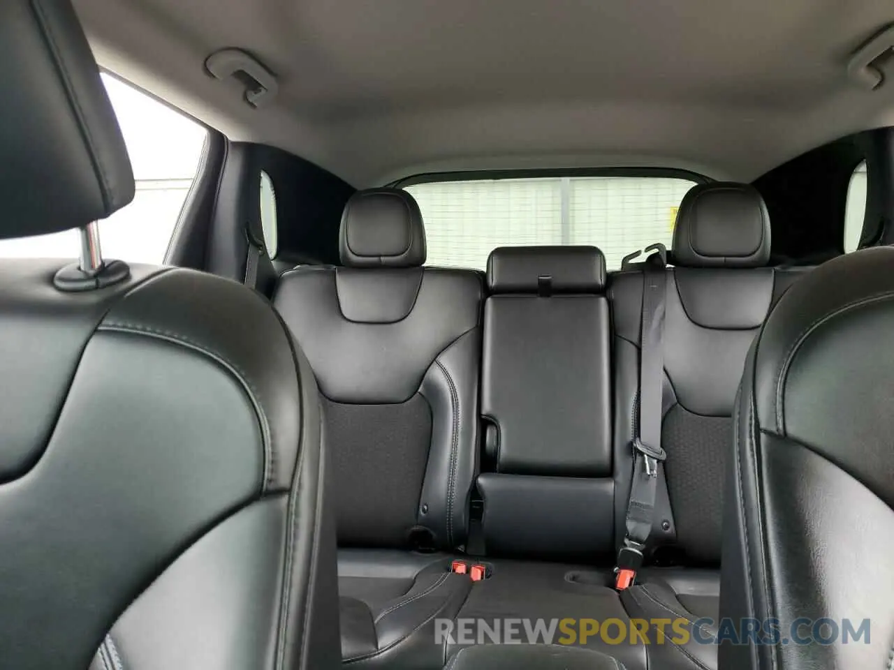 10 Photograph of a damaged car 1C4PJMLX8KD447411 JEEP GRAND CHER 2019