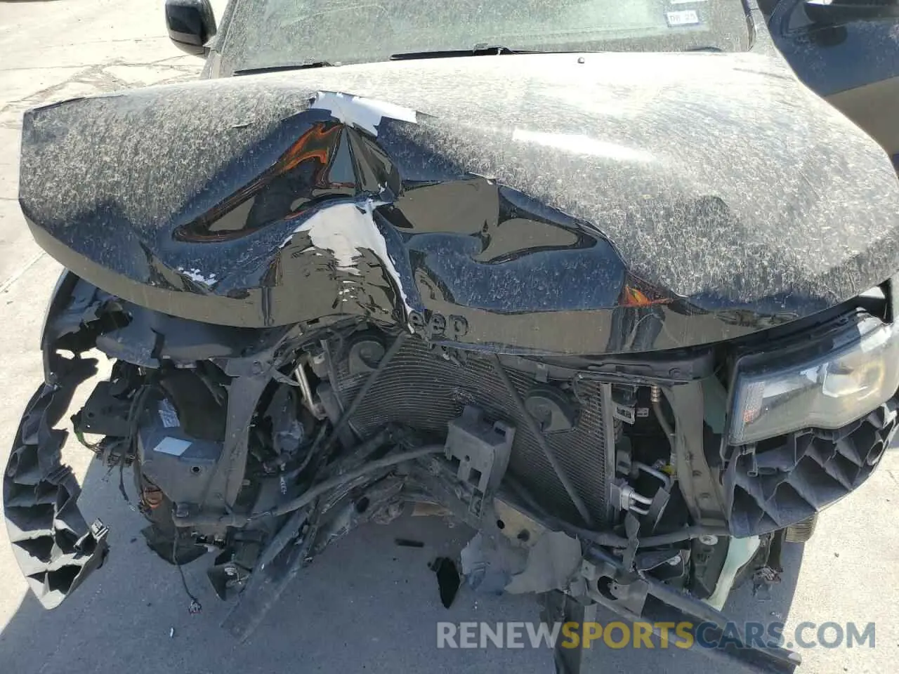 13 Photograph of a damaged car 1C4RJEAG2KC704523 JEEP GRAND CHER 2019