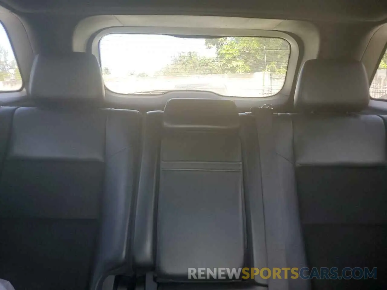 10 Photograph of a damaged car 1C4RJEAG7KC672863 JEEP GRAND CHER 2019