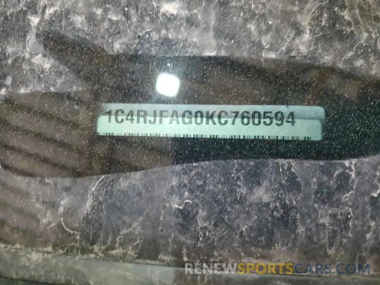 14 Photograph of a damaged car 1C4RJFAG0KC760594 JEEP GRAND CHER 2019