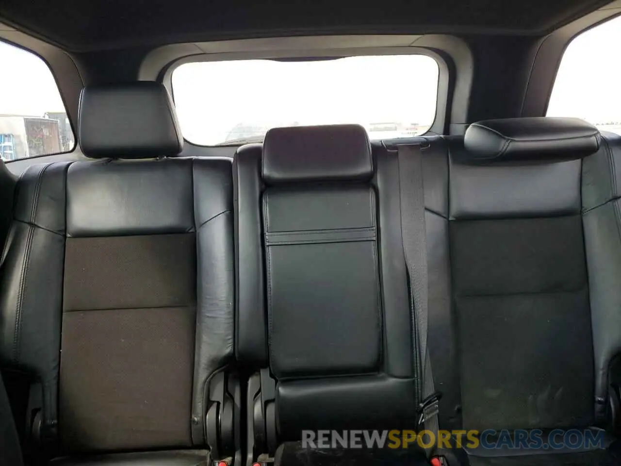 10 Photograph of a damaged car 1C4RJFAG1KC837912 JEEP GRAND CHER 2019