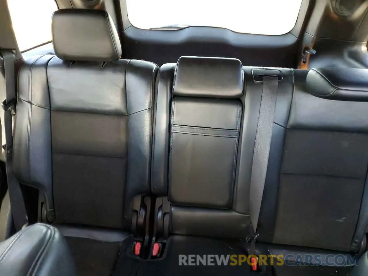 10 Photograph of a damaged car 1C4RJFAG8KC564080 JEEP GRAND CHER 2019
