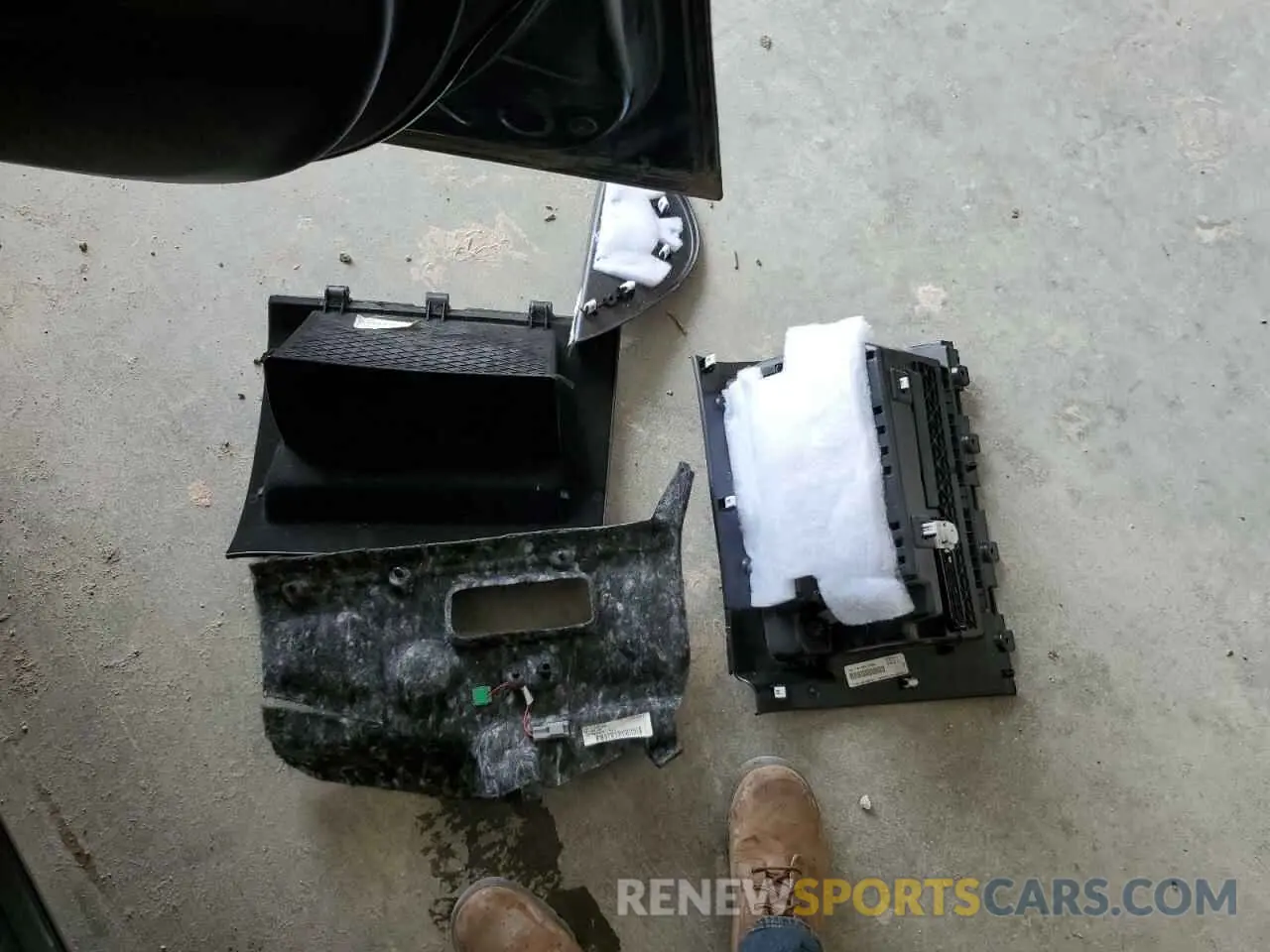 13 Photograph of a damaged car 1C4RJFBG1KC854658 JEEP GRAND CHER 2019
