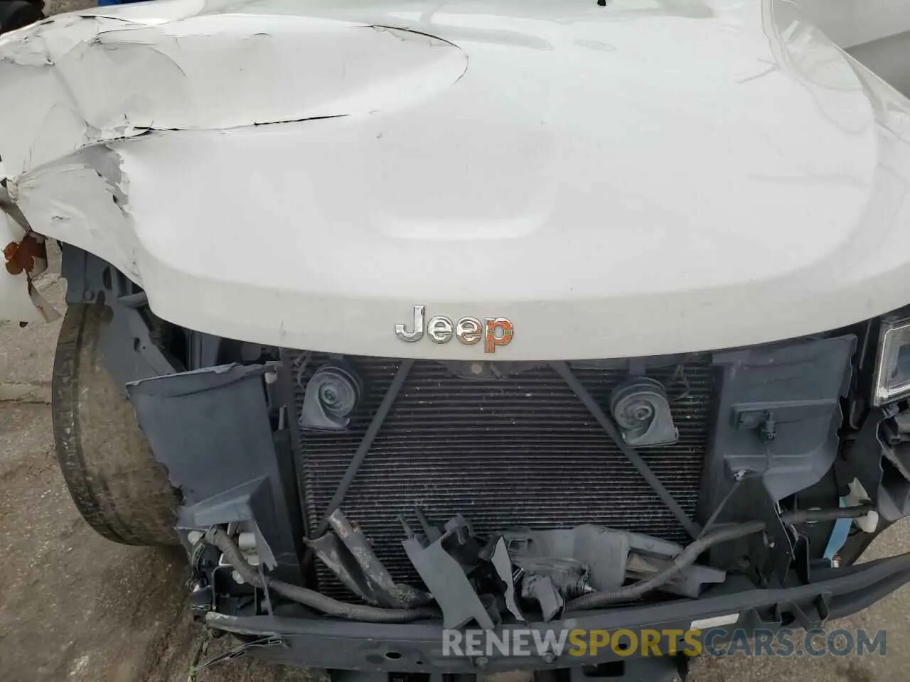 12 Photograph of a damaged car 1C4RJFBG3KC577401 JEEP GRAND CHER 2019