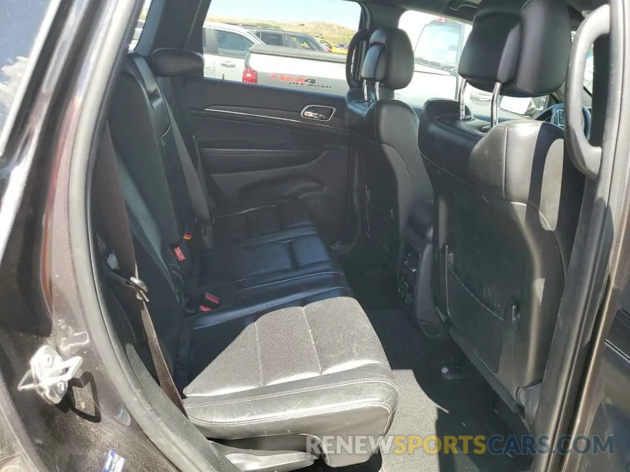 10 Photograph of a damaged car 1C4RJFBG4KC644877 JEEP GRAND CHER 2019