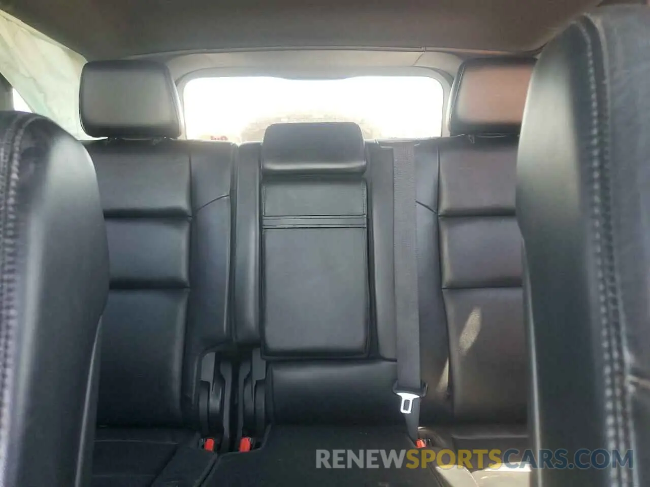 10 Photograph of a damaged car 1C4RJFBG4KC768969 JEEP GRAND CHER 2019