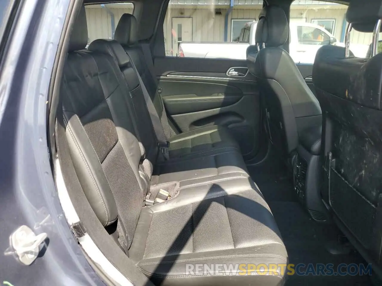 11 Photograph of a damaged car 1C4RJFBG4KC810637 JEEP GRAND CHER 2019