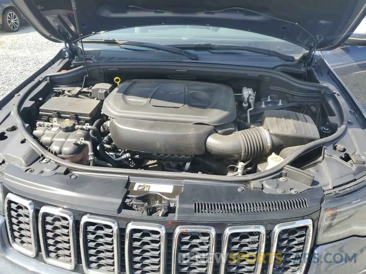 12 Photograph of a damaged car 1C4RJFBG4KC810637 JEEP GRAND CHER 2019