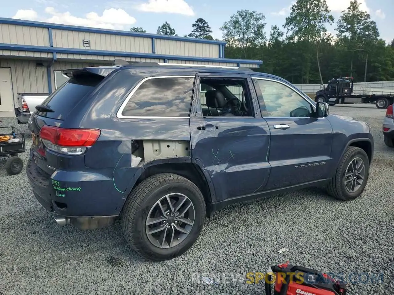 3 Photograph of a damaged car 1C4RJFBG4KC810637 JEEP GRAND CHER 2019
