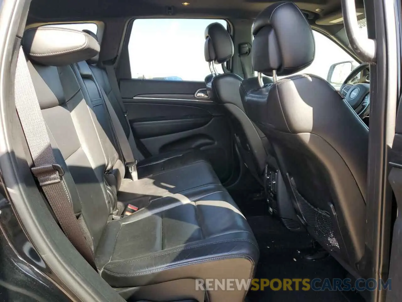 11 Photograph of a damaged car 1C4RJFBG5KC837765 JEEP GRAND CHER 2019