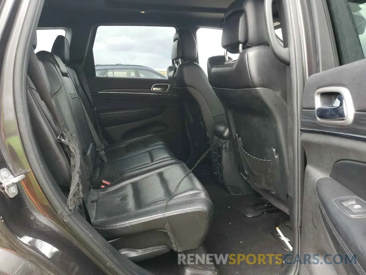 11 Photograph of a damaged car 1C4RJFBGXKC627484 JEEP GRAND CHER 2019