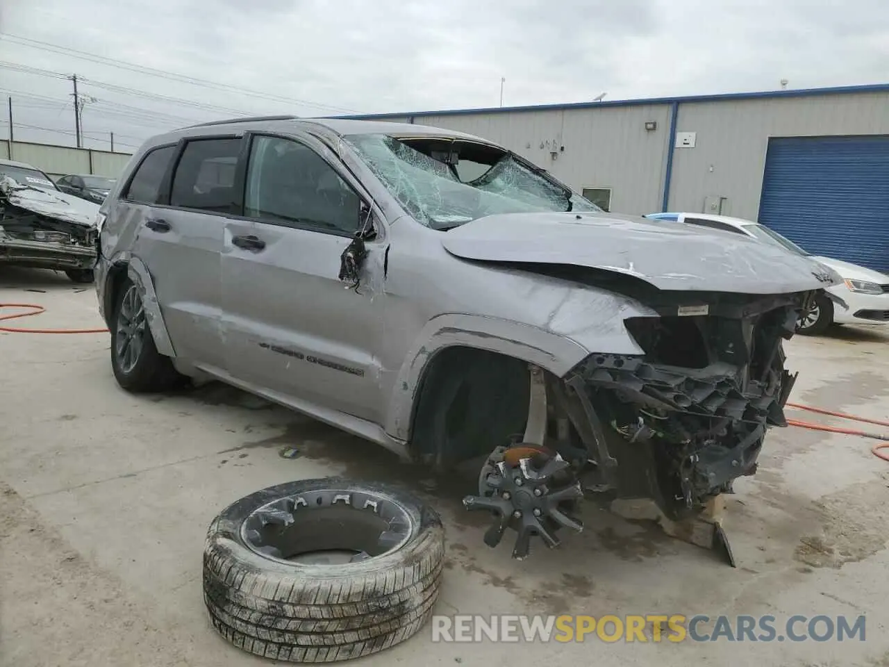 4 Photograph of a damaged car 1C4RJFCG6KC596121 JEEP GRAND CHER 2019