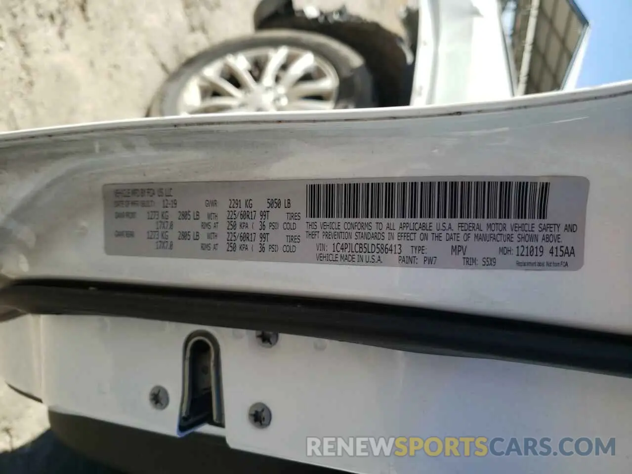 13 Photograph of a damaged car 1C4PJLCB5LD586413 JEEP GRAND CHER 2020