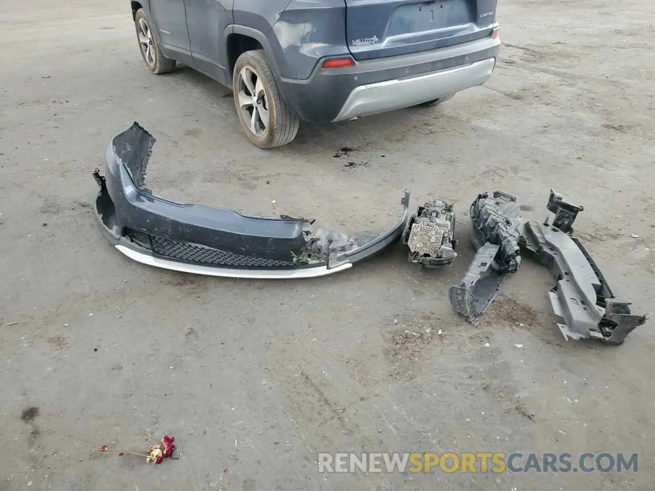 13 Photograph of a damaged car 1C4PJLDB6LD653714 JEEP GRAND CHER 2020