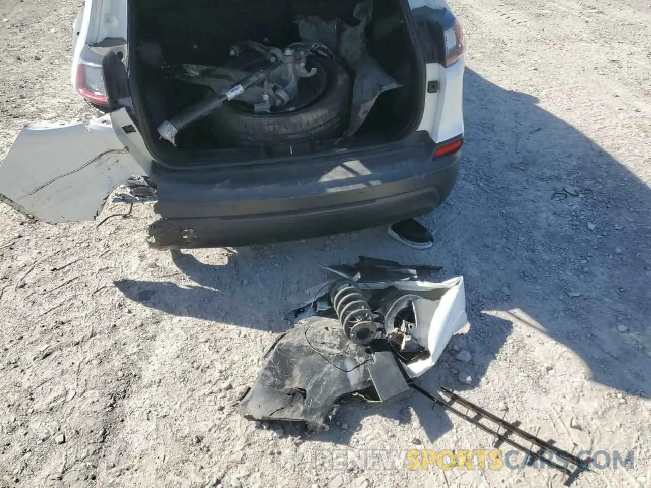 15 Photograph of a damaged car 1C4PJLLB6LD552299 JEEP GRAND CHER 2020