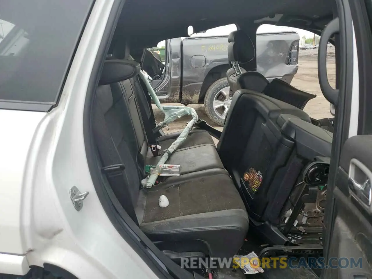 11 Photograph of a damaged car 1C4RJFAG2MC778369 JEEP GRAND CHER 2021
