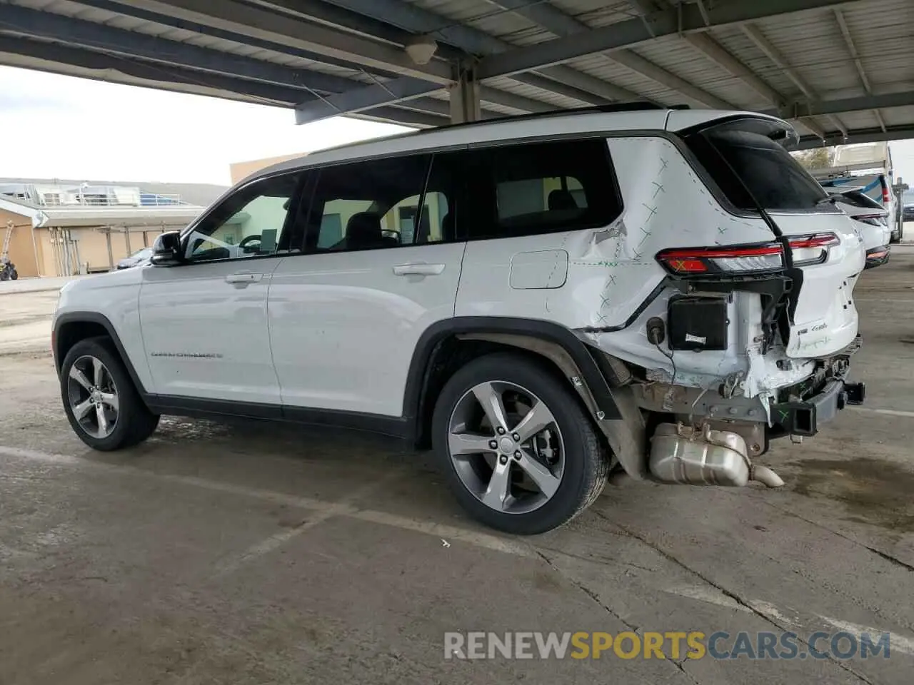 2 Photograph of a damaged car 1C4RJKBG6M8104428 JEEP GRAND CHER 2021