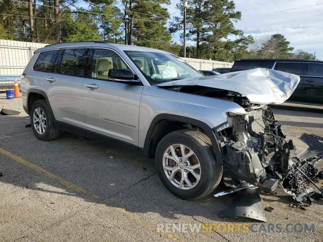 4 Photograph of a damaged car 1C4RJKBG9M8143773 JEEP GRAND CHER 2021