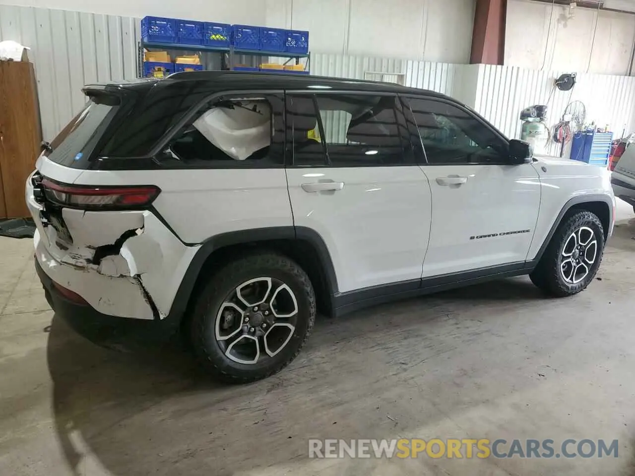 3 Photograph of a damaged car 1C4RJHCG5N8627748 JEEP GRAND CHER 2022