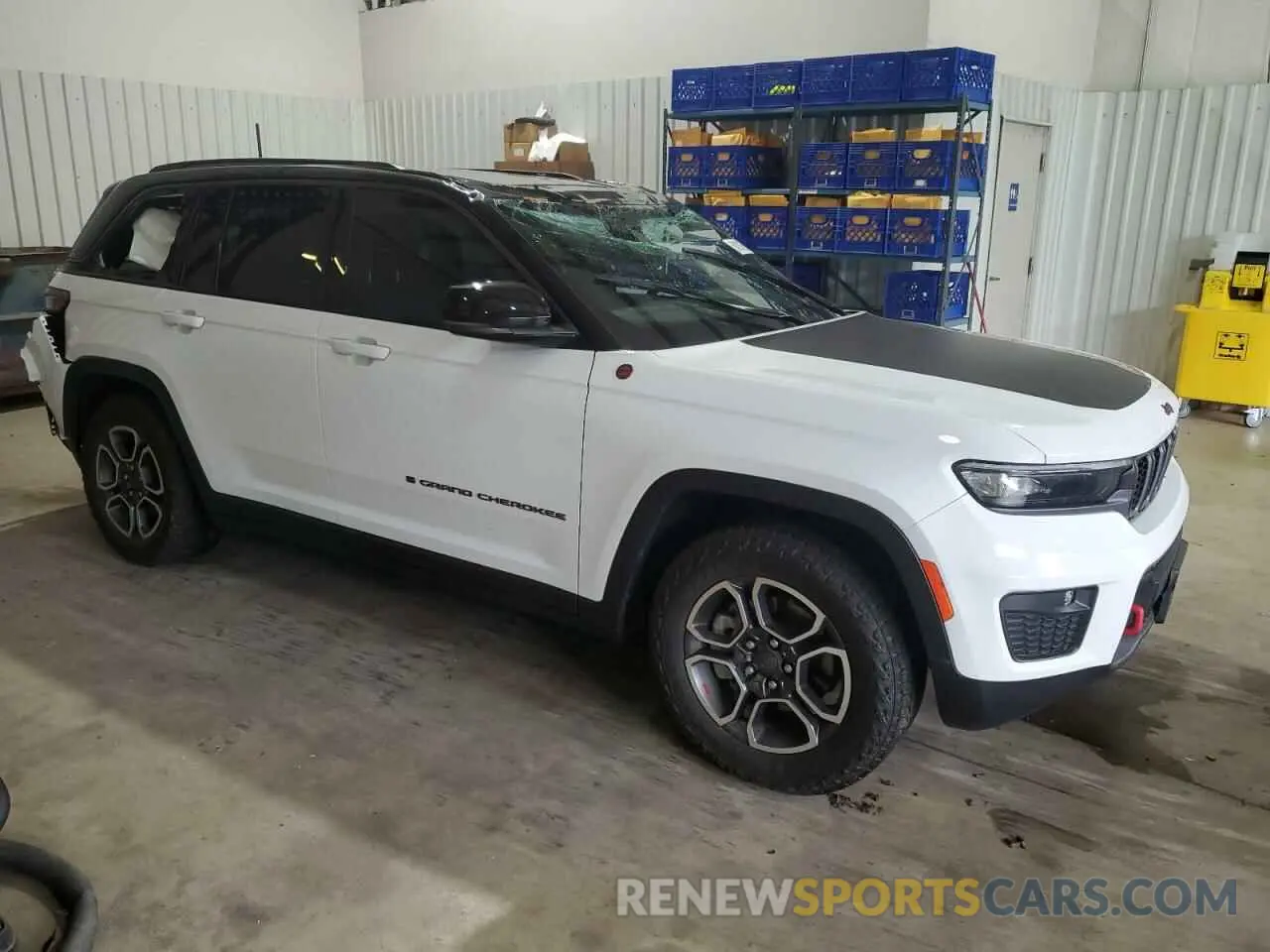 4 Photograph of a damaged car 1C4RJHCG5N8627748 JEEP GRAND CHER 2022