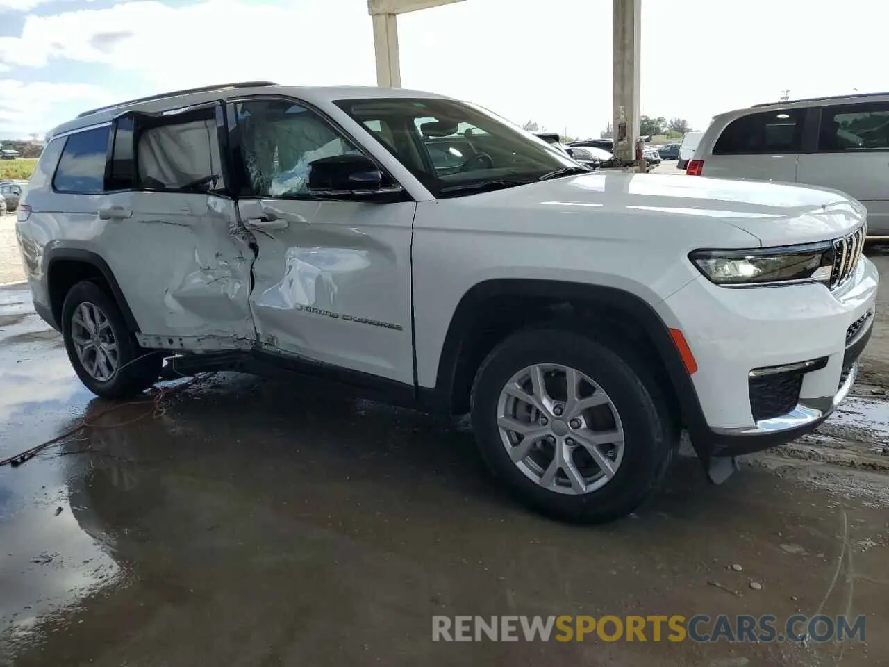 4 Photograph of a damaged car 1C4RJKBG9N8629808 JEEP GRAND CHER 2022