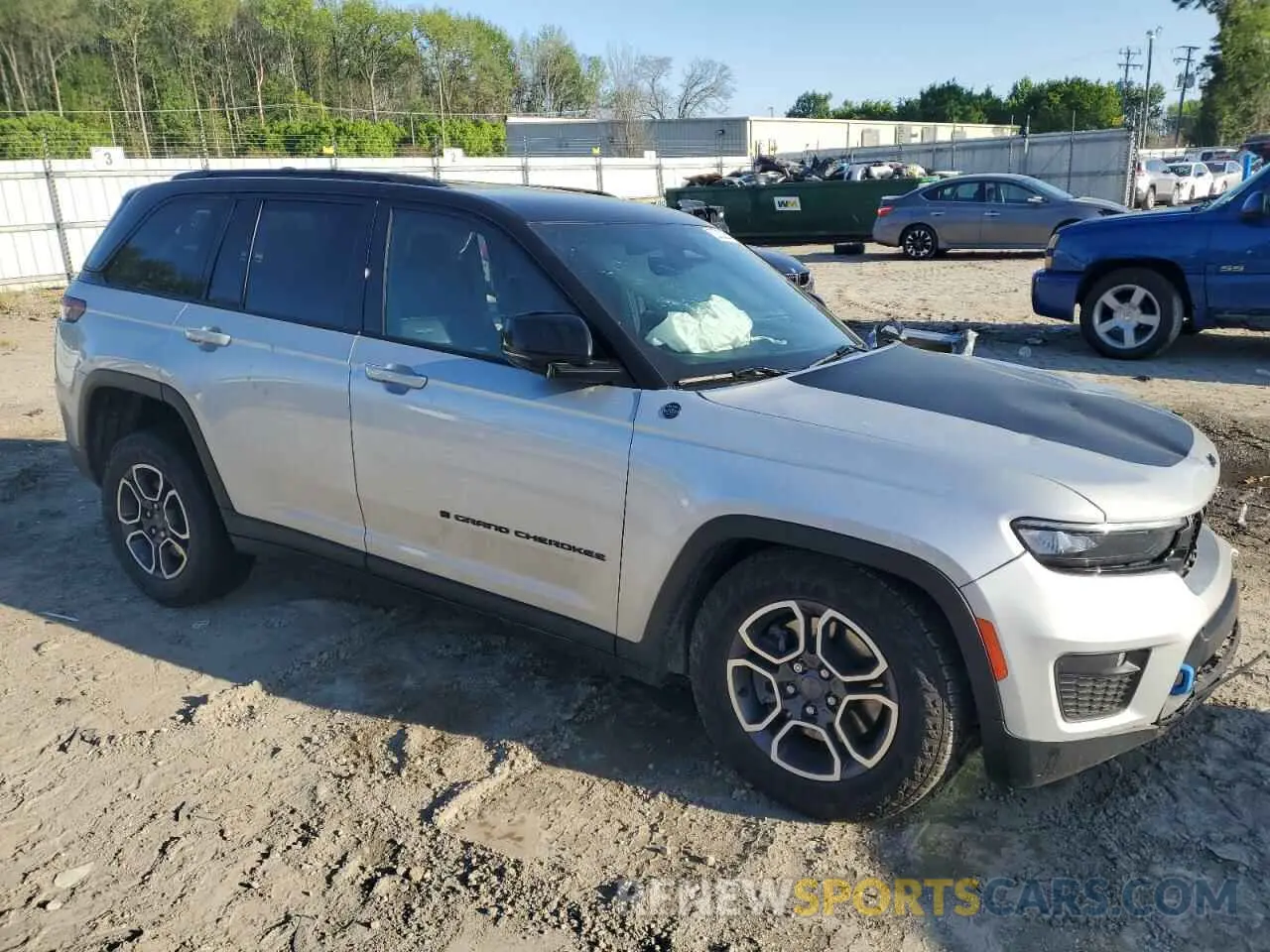 4 Photograph of a damaged car 1C4RJYC62N8715910 JEEP GRAND CHER 2022