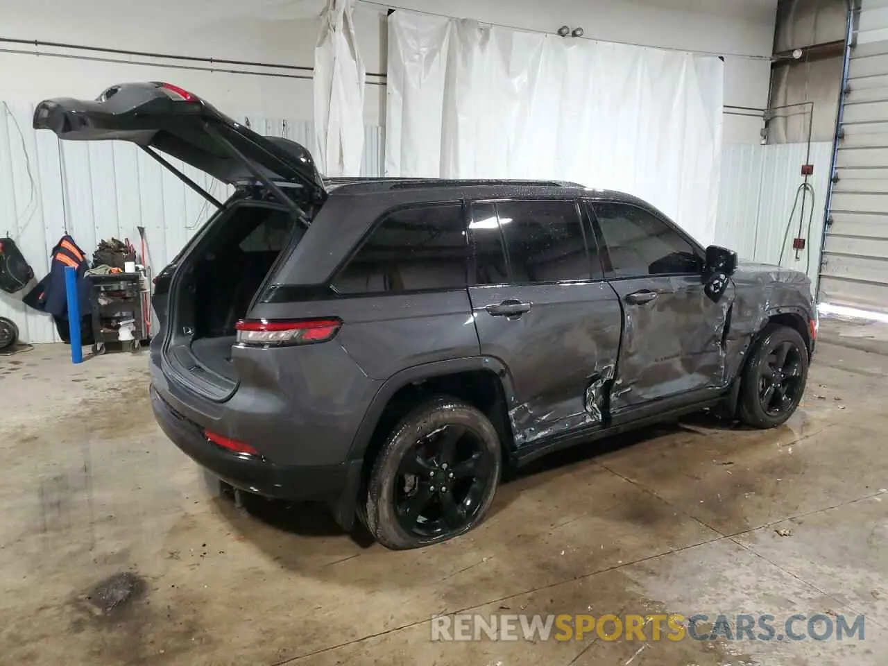 3 Photograph of a damaged car 1C4RJHAG7PC620674 JEEP GRAND CHER 2023