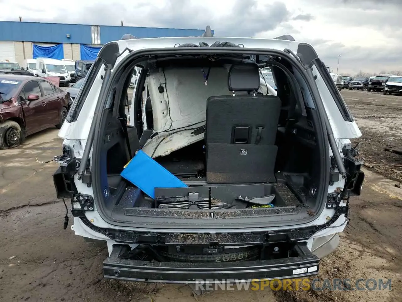 6 Photograph of a damaged car 1C4RJKAG8P8852250 JEEP GRAND CHER 2023
