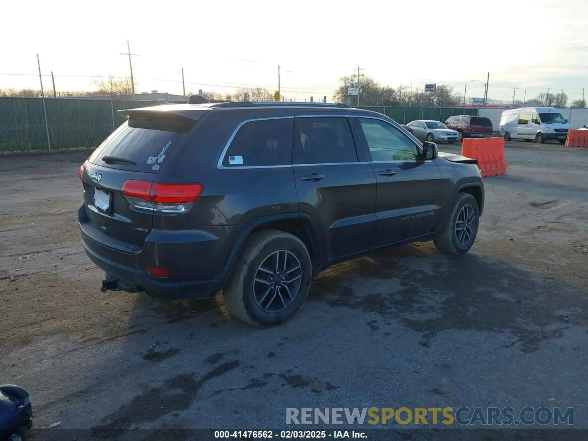 4 Photograph of a damaged car 1C4RJEAG2KC698822 JEEP GRAND CHEROKEE 2019