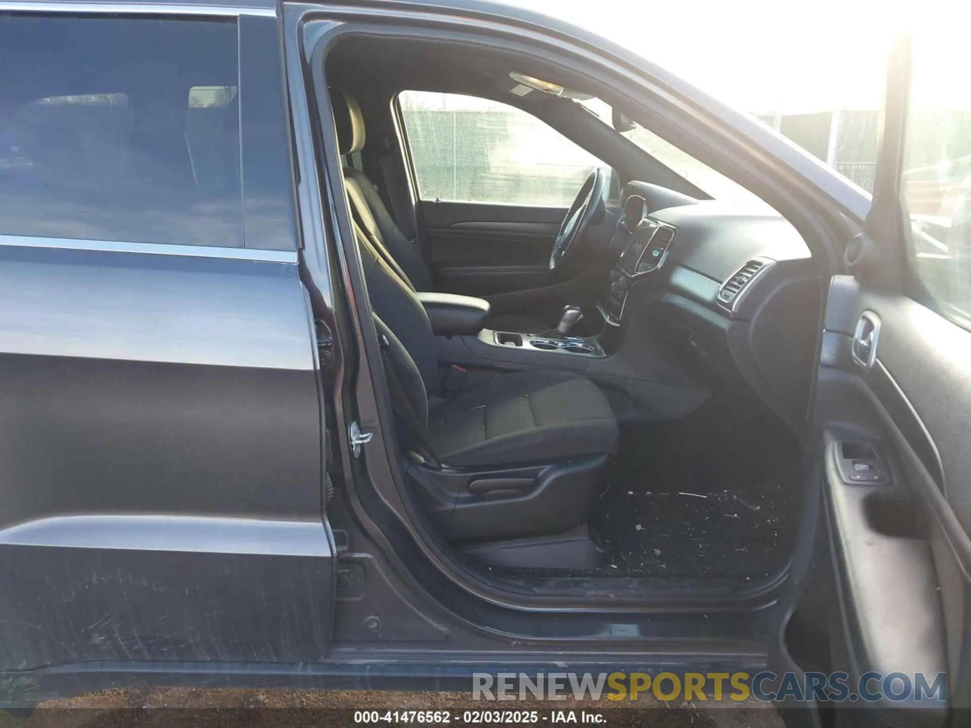 5 Photograph of a damaged car 1C4RJEAG2KC698822 JEEP GRAND CHEROKEE 2019