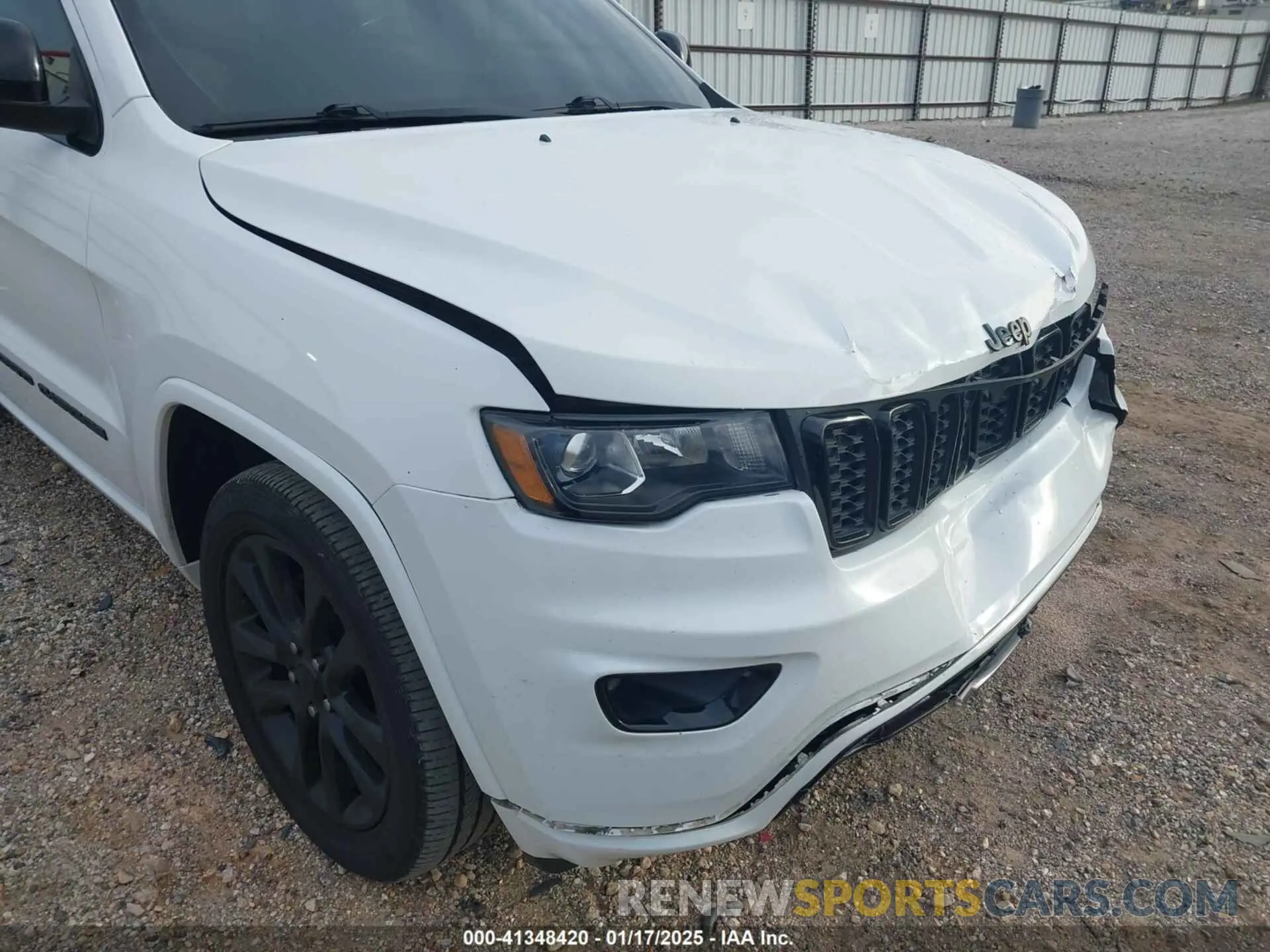 19 Photograph of a damaged car 1C4RJEAG3KC572713 JEEP GRAND CHEROKEE 2019