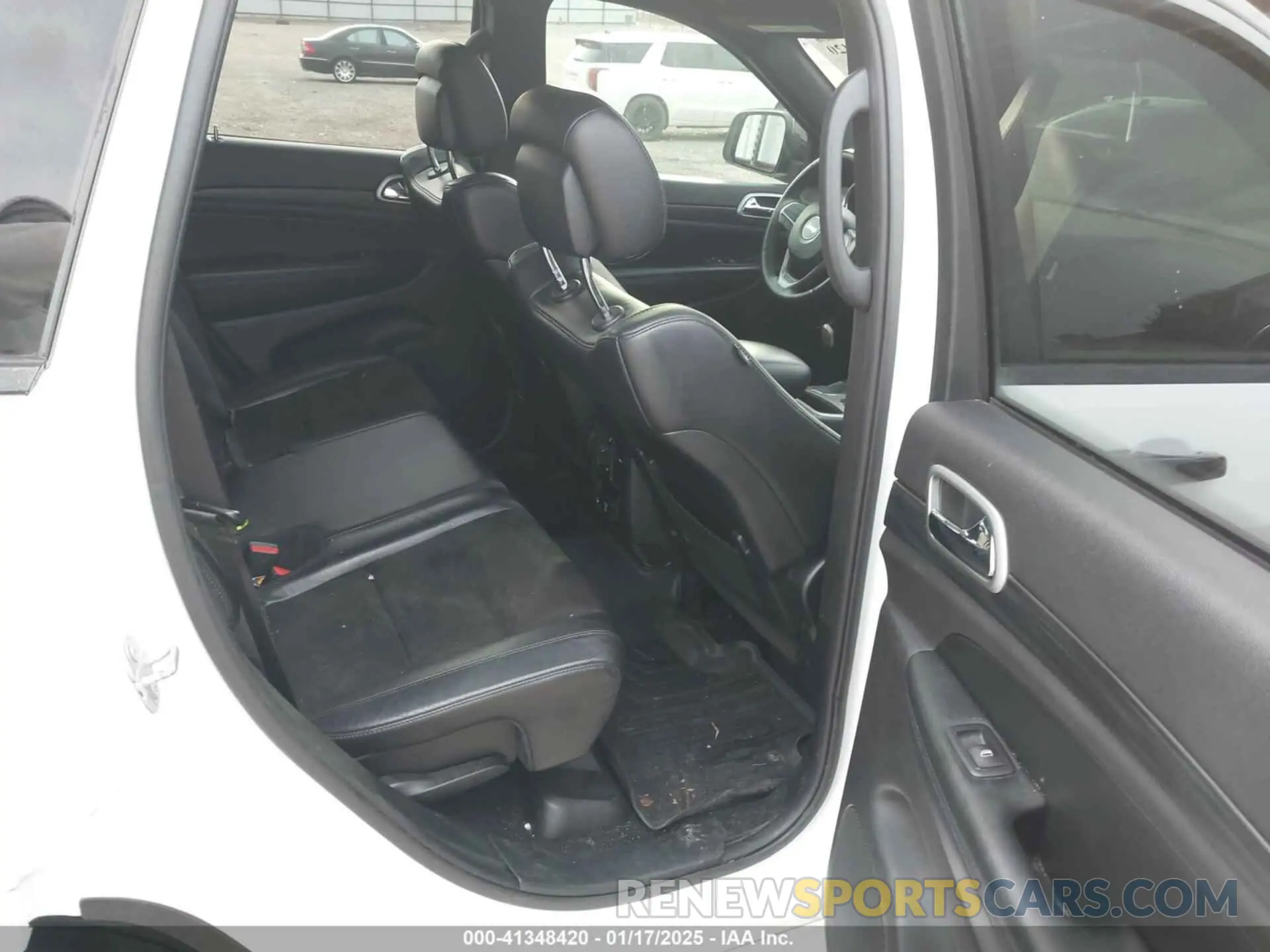 8 Photograph of a damaged car 1C4RJEAG3KC572713 JEEP GRAND CHEROKEE 2019