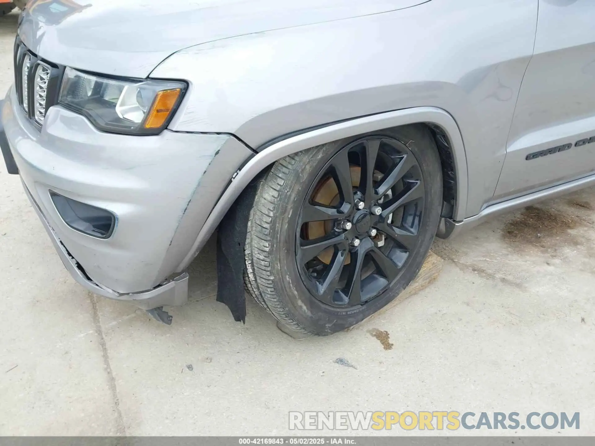 16 Photograph of a damaged car 1C4RJEAG3KC672617 JEEP GRAND CHEROKEE 2019